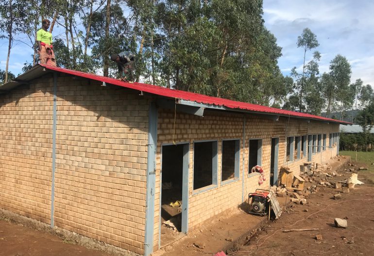 Gorche  – Bau von Klassenräumen  vor der Fertigstellung